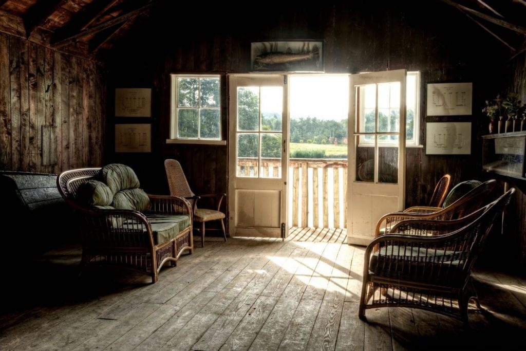 summer-house-ideas-small-chairs